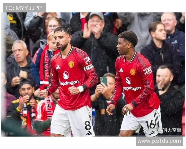 曼联宣布签下新后卫,引发球迷热议